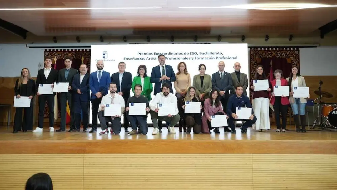 El consejero de Educación, Cultura y Deportes, Amador Pastor, asiste al acto de entrega de los Premios Extraordinarios de ESO, Bachillerato, Enseñanzas Artísticas Profesionales y Formación Profesional en el edificio Envases de Cartón en el Campus de la Universidad de Castilla-La Mancha