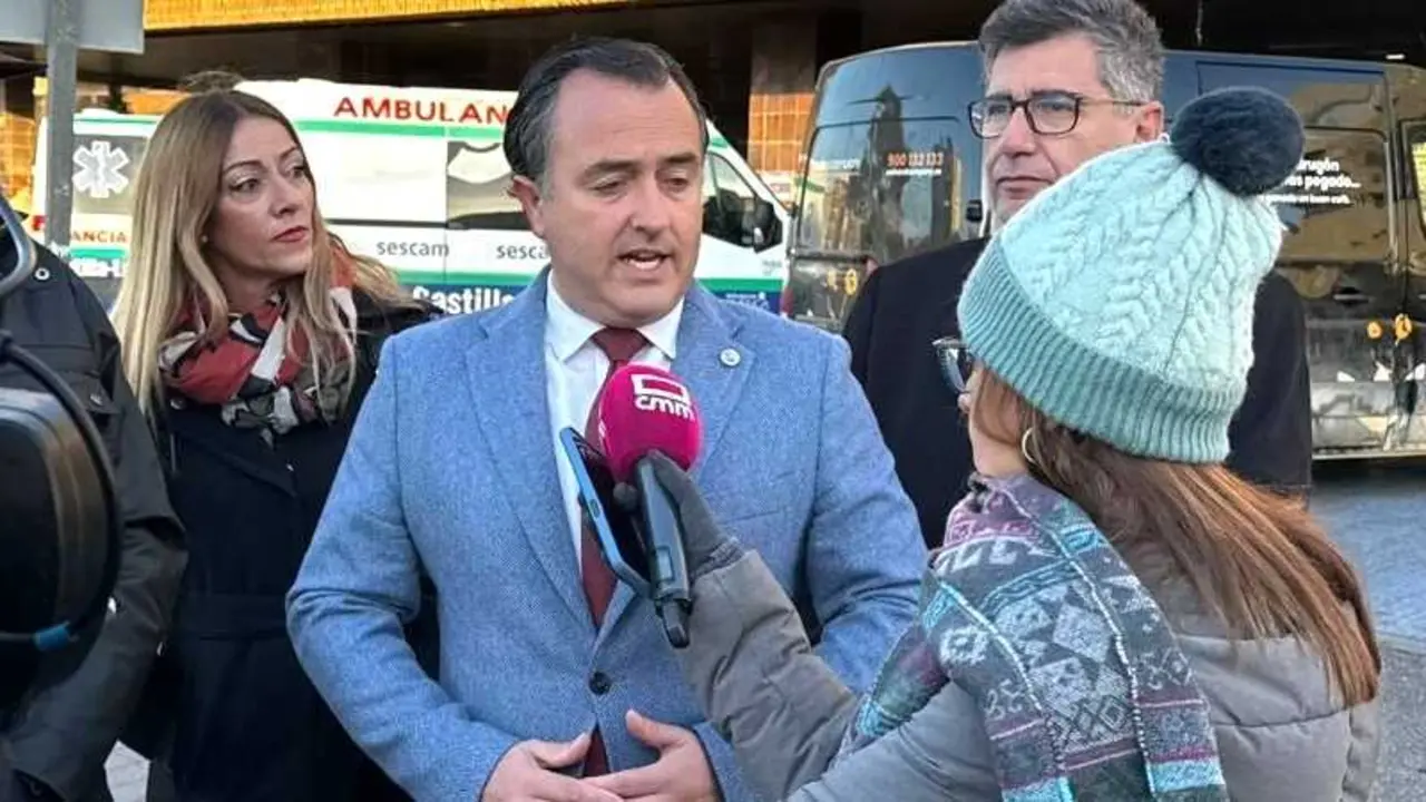 El presidente del Grupo parlamentario Vox en las Cortes de Castilla-La Mancha, David Moreno, atendiendo a los medios de comunicación este viernes en Albacete