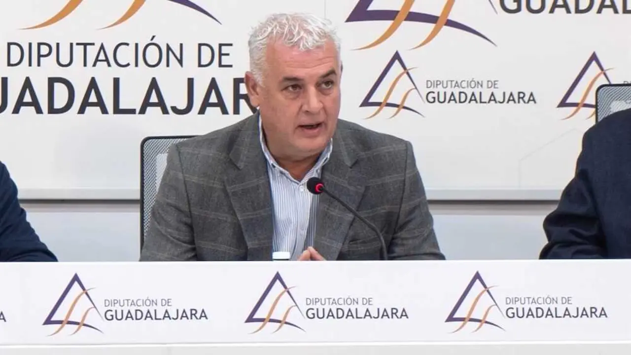 El presidente de la Diputación de Guadalajara, José Luis Vega, en una imagen de archivo en rueda de prensa