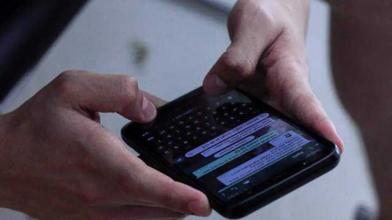 Un WhatsApp misterioso y dinero fácil: así estafan ahora y roban miles de euros