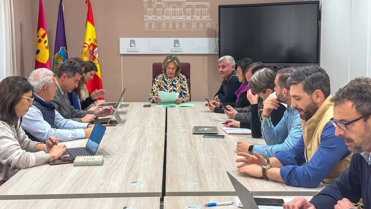 La alcaldesa de Guadalajara, Ana Guarinos, ha presidido la reunión de la Junta de Gobierno Local