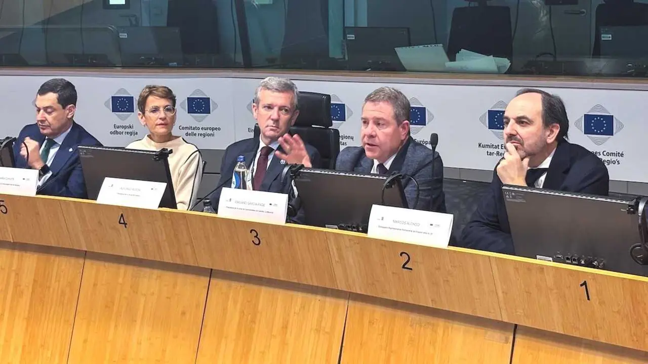 El presidente de Castilla-La Mancha, Emiliano García-Page, participa, en Bruselas, en la reunión de la Delegación Española del Comité Europeo de las Regiones con eurodiputados españoles.