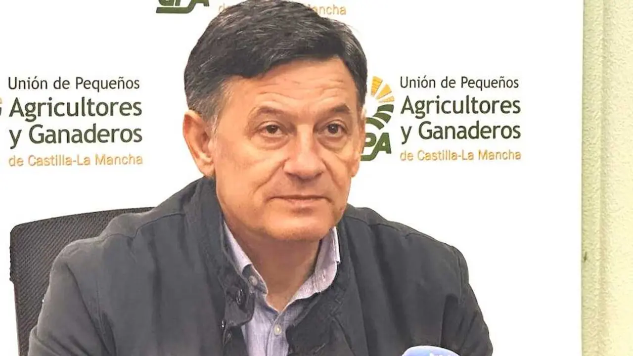 El secretario general de UPA en Castilla-La Mancha, Julián Morcillo, en rueda de prensa