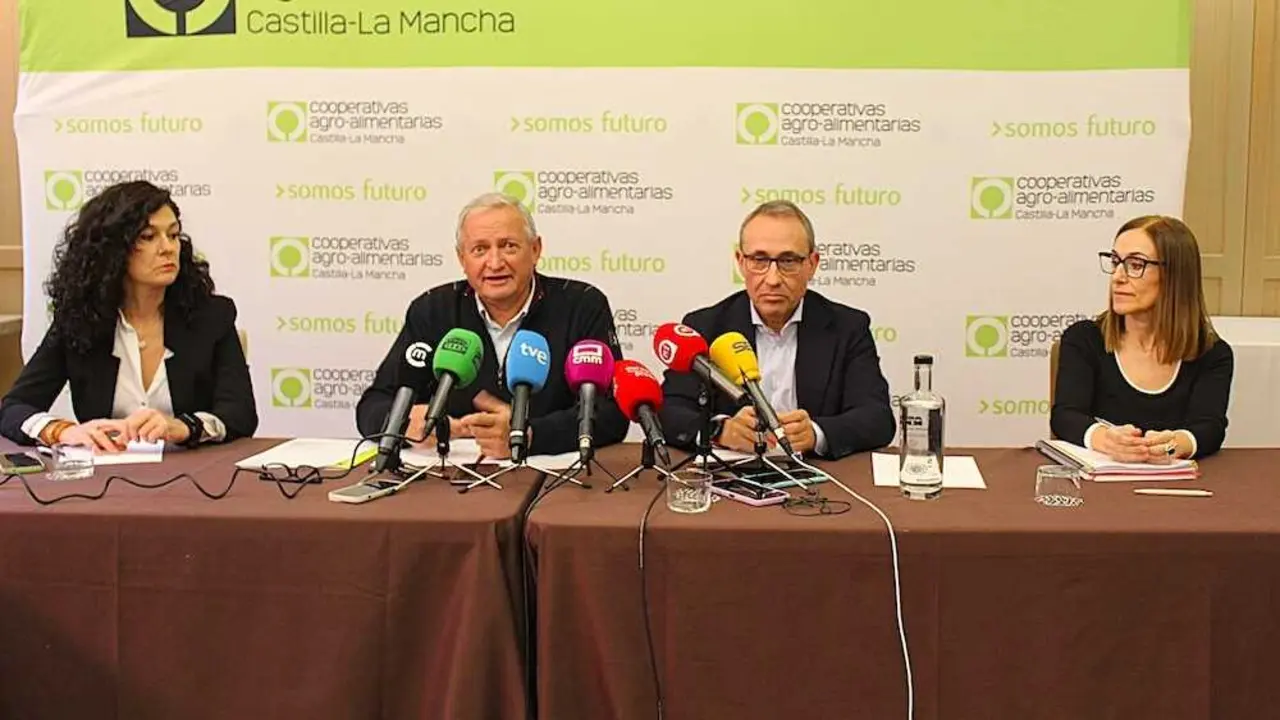 El presidente de Cooperativas Agro-alimentarias de Castilla-La Mancha, Ángel Villafranca, en rueda de prensa