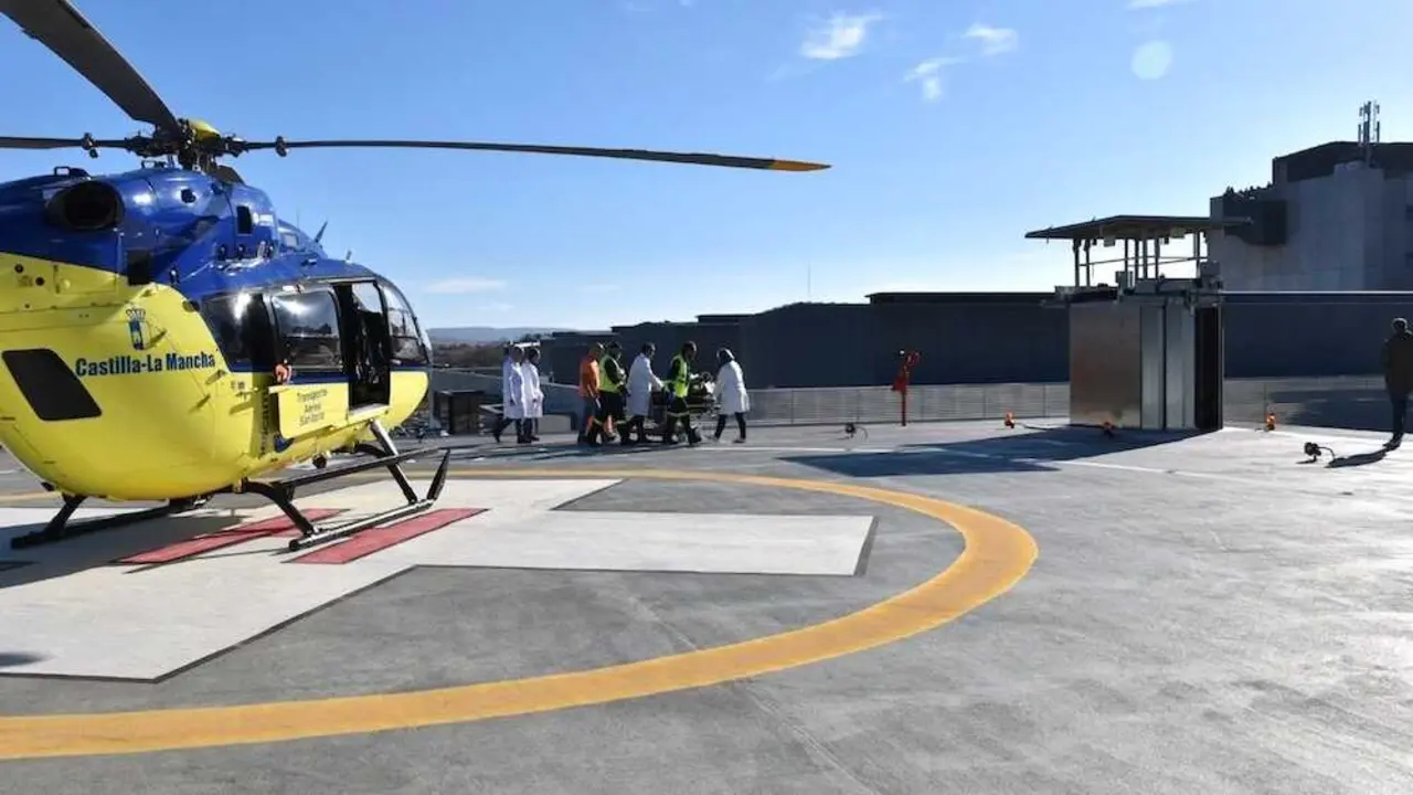 El helipuerto del Hospital Universitario de Cuenca se estrena con un simulacro de emergencia, helicóptero,