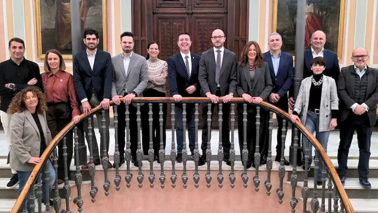 El presidente de la Diputación de Albacete, Santiago Cabañero, junto a su equipo de Gobierno tras el pleno que ha aprobado el presupuesto de la institución para 2026