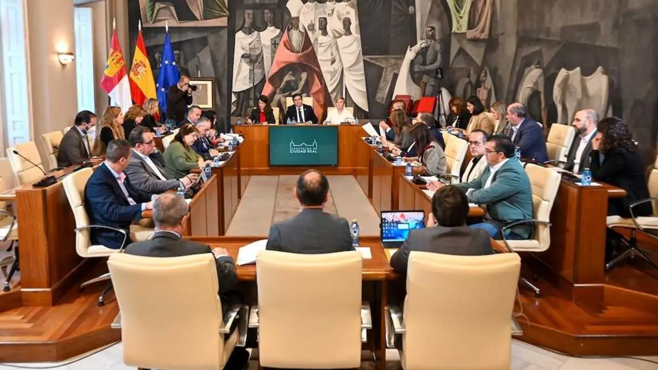 En la imagen un instante del pleno de la Diputación de Ciudad Real celebrado este viernes que ha aprobado el presupuesto de la institución para 2026