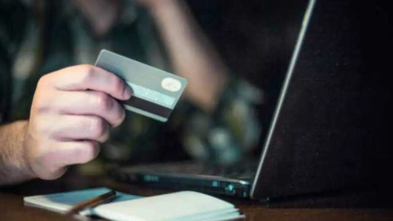 Crece una estafa silenciosa en compras online: el gesto mínimo que puede arruinarte, tarjeta, compras online,