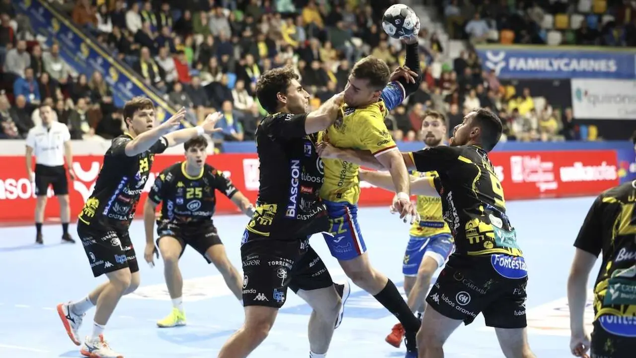 El BM Caserío Ciudad Real da un paso clave hacia la salvación ante el Villa de Aranda (22-19)