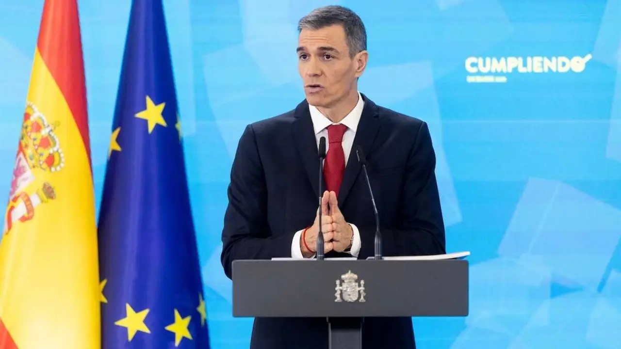 El presidente del Gobierno, Pedro Sánchez, durante la rueda de prensa que ha ofrecido este lunes - EP/Eduardo Parra
