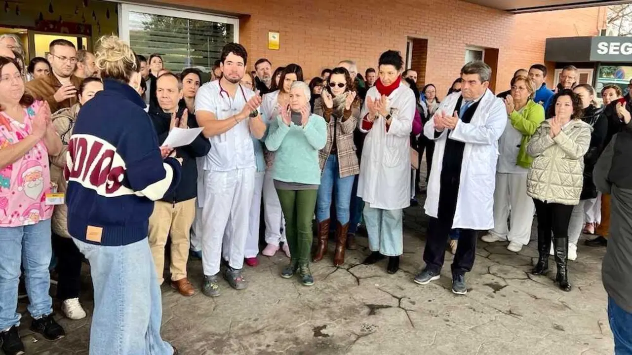El personal sanitario de Puertollano (Ciudad Real) se concentra en protesta por las agresiones