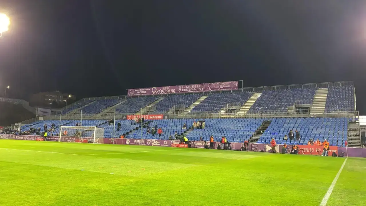 Proponen multa de 78.000 euros al Guadalajara por instalar una grada supletoria en el estadio Pedro Escart&iacute;n para el partido de Copa del Rey que le enfrent&oacute; al Barcelona