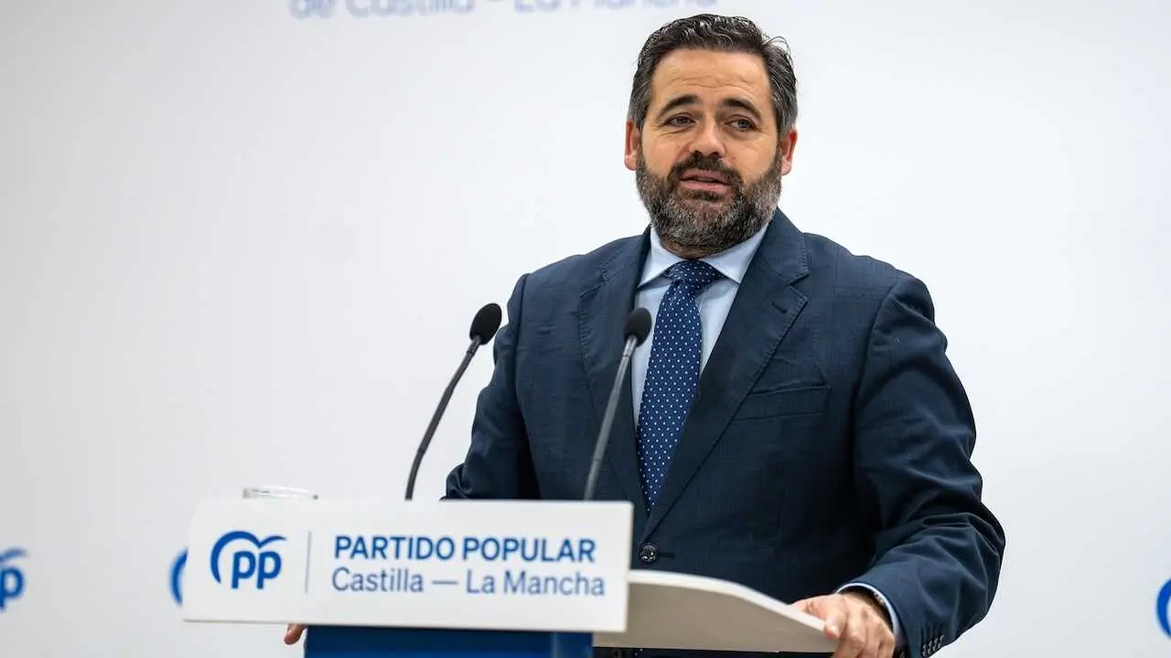 El presidente del PP de Castilla-La Mancha, Paco N&uacute;&ntilde;ez, durante la rueda de prensa que ha ofrecido en la sede de los 'populares' en Toledo