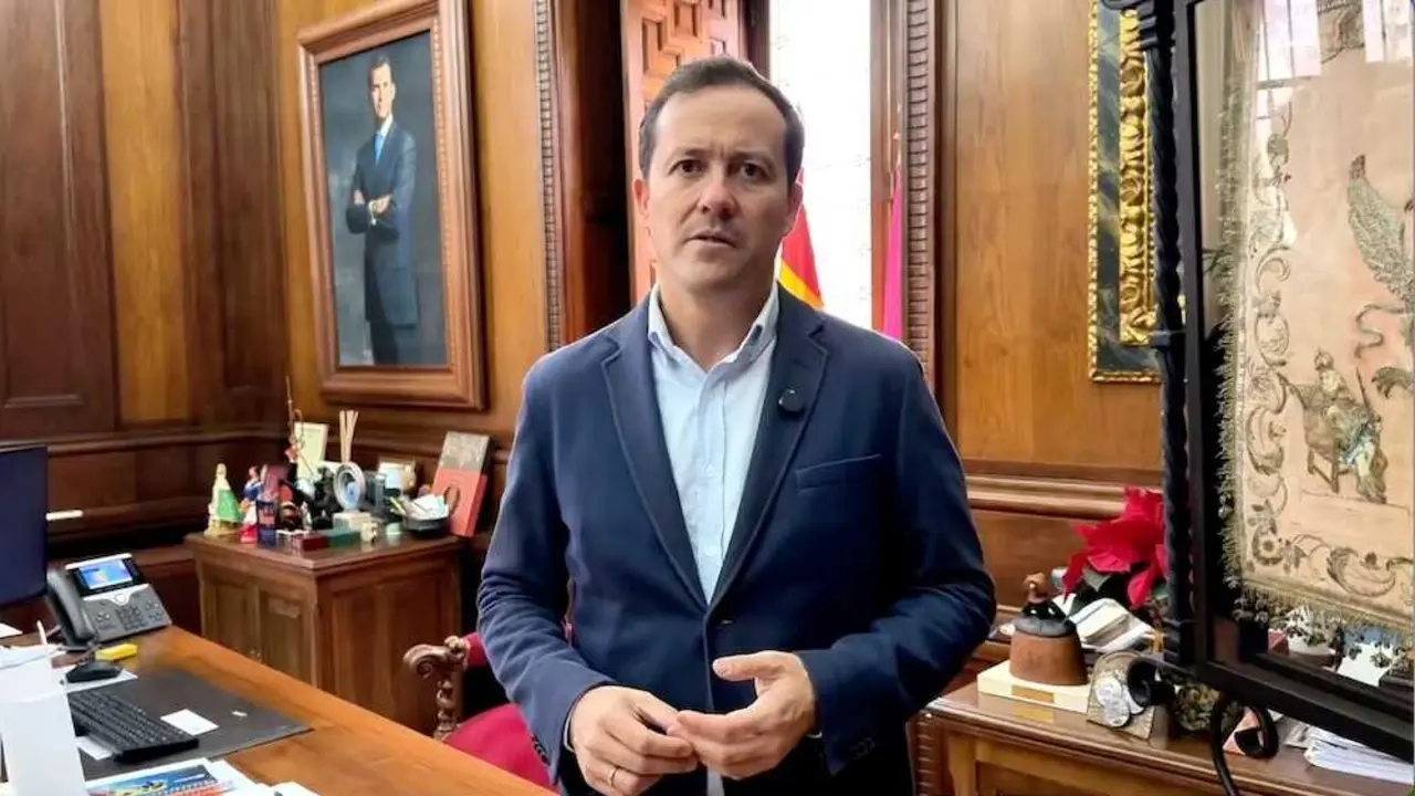 El alcalde de Toledo, Carlos Vel&aacute;zquez, ha informado que el Ayuntamiento recurrir&aacute; a los tribunales tras ratificarse que el Ayuntamiento ha quedado fuera de los fondos europeos EDIL