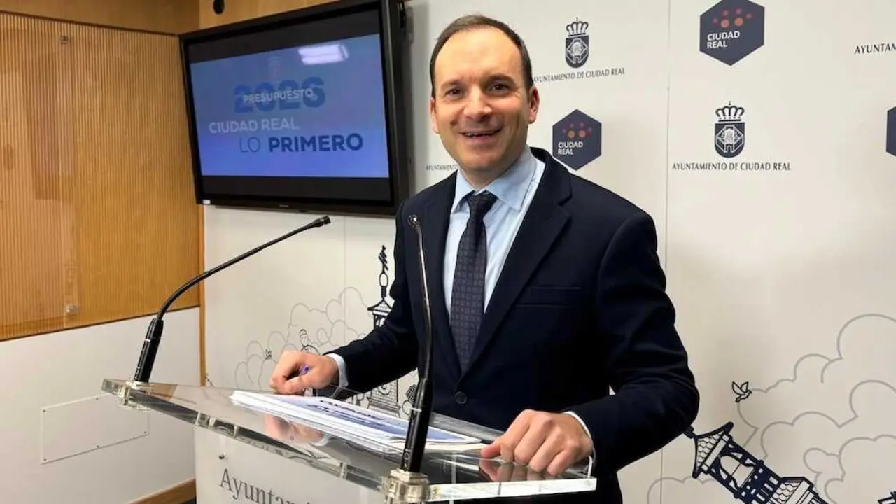 El concejal de Hacienda del Ayuntamiento de Ciudad Real y portavoz del equipo de Gobierno, Guillermo Arroyo, ha presentado el proyecto de presupuestos para 2026