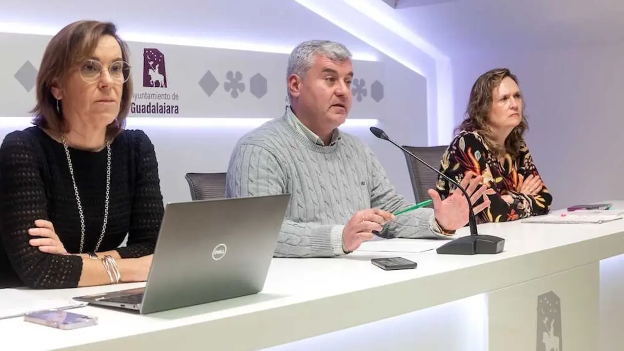 El segundo teniente de alcalde y concejal de Urbanismo del Ayuntamiento de Guadalajara, Alfonso Esteban, en rueda de prensa