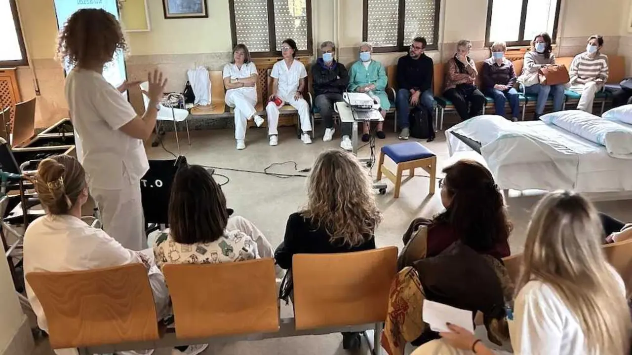 El Hospital Virgen del Valle crea una Escuela de Familias de pacientes geri&aacute;tricos