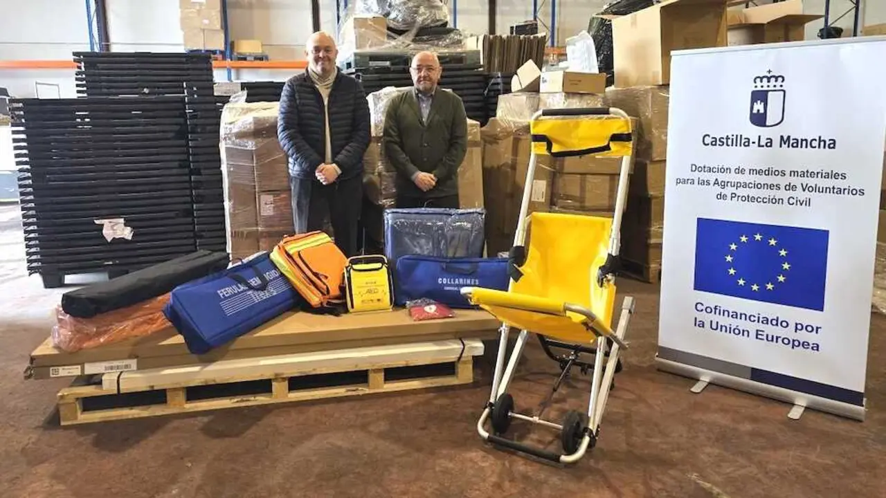 La Junta distribuye material de emergencias a 39 agrupaciones de Protecci&oacute;n Civil