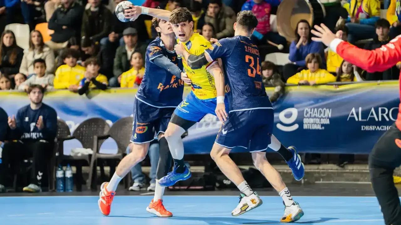 El Caser&iacute;o se impone al Granollers y suma aire en Asobal en Ciudad Real (26-24) - Fotograf&iacute;a: Lanza/Elena Rosa