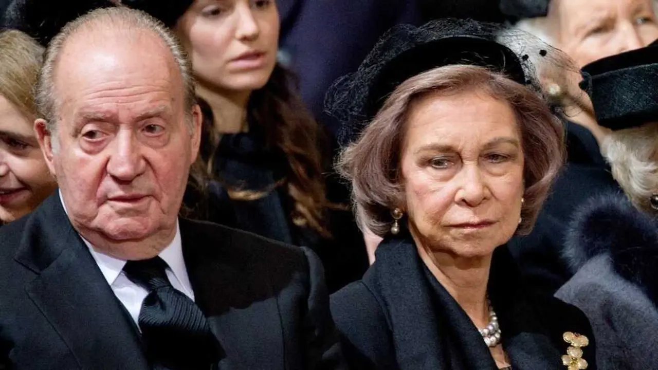 En la imagen de archivo el rey Juan Carlos junto a la reina Sof&iacute;a