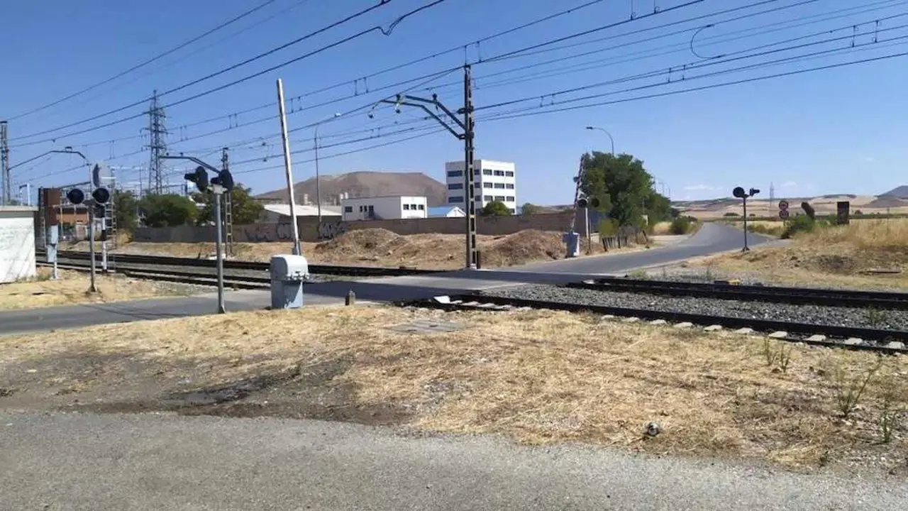 Adif adjudica las obras de supresi&oacute;n de dos pasos a nivel en Humanes (Guadalajara) por 7,4 millones