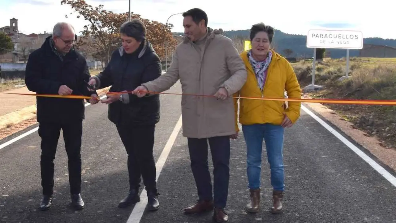 Inaugurada la carretera que une Paracuellos de la Vega y Campillo de Altobuey