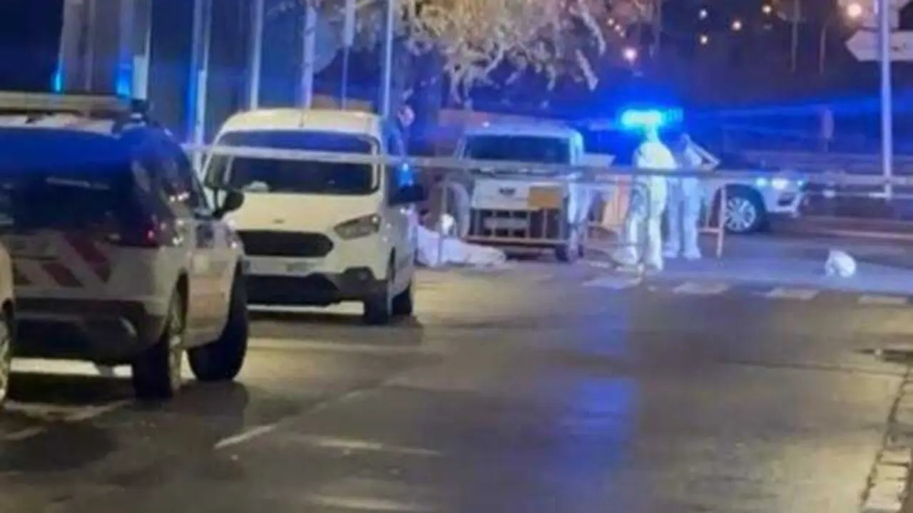 Una pelea a cuchilladas en una calle acaba con un chico muerto y el asesino huido, reyerta, cad&aacute;ver, asesinato, crimen,