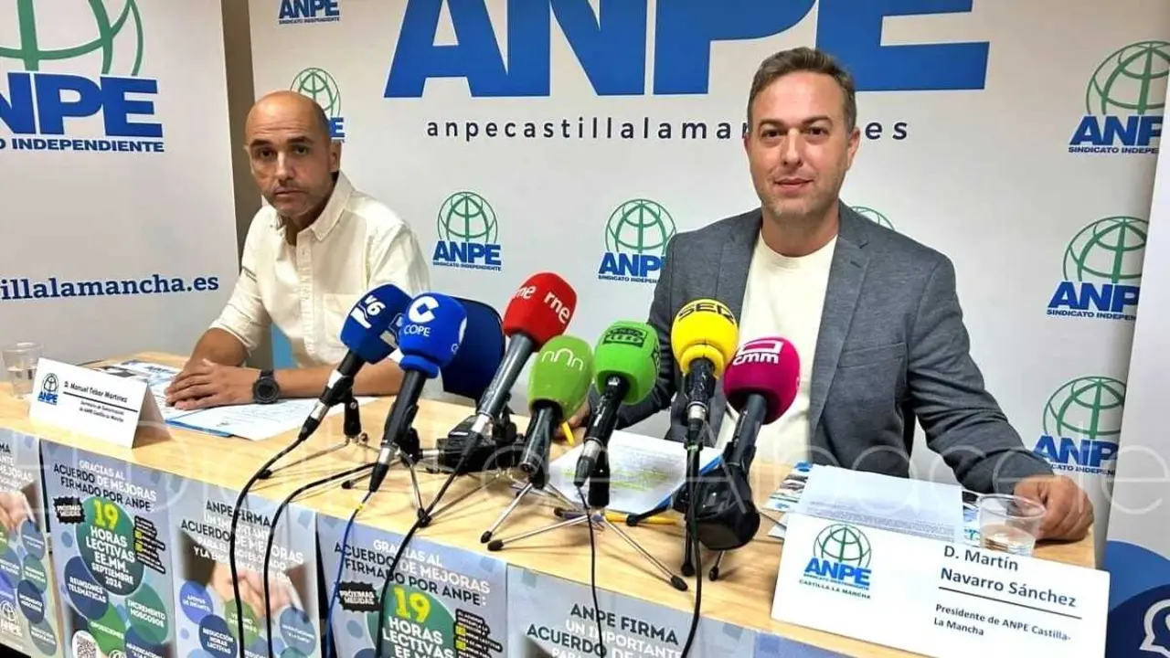 El presidente de ANPE Castilla-La Mancha, Mart&iacute;n Navarro, en una imagen de archivo durante una rueda de prensa