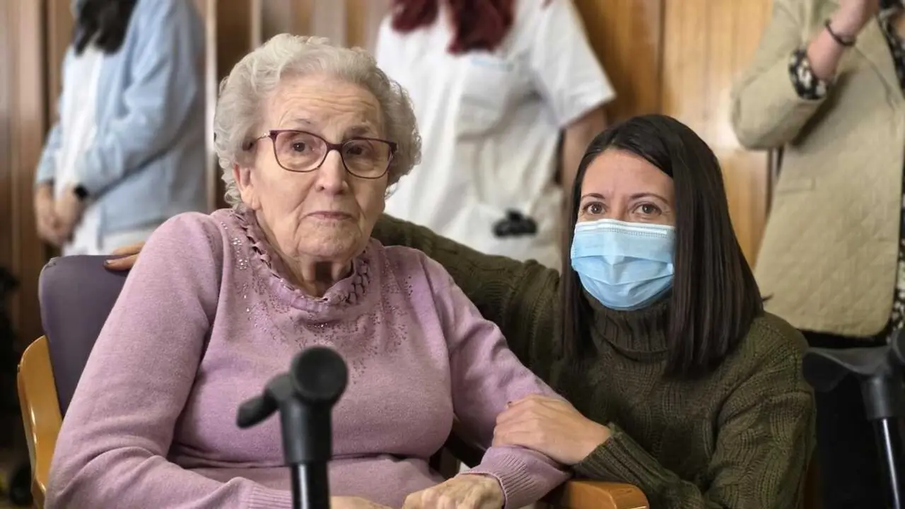 La consejera de Bienestar Social, B&aacute;rbara Garc&iacute;a Torijano, durante su visita a la residencia de mayores &lsquo;Los Olmos&rsquo; de Guadalajara