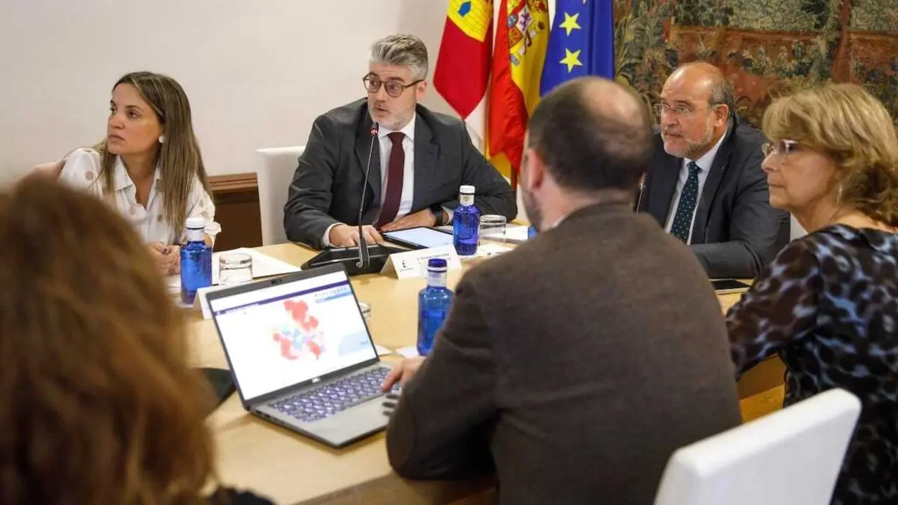 En la imagen un instante de la reuni&oacute;n del Consejo Regional de Estad&iacute;stica, presidido por el vicepresidente primero, Jos&eacute; Luis Mart&iacute;nez Guijarro
