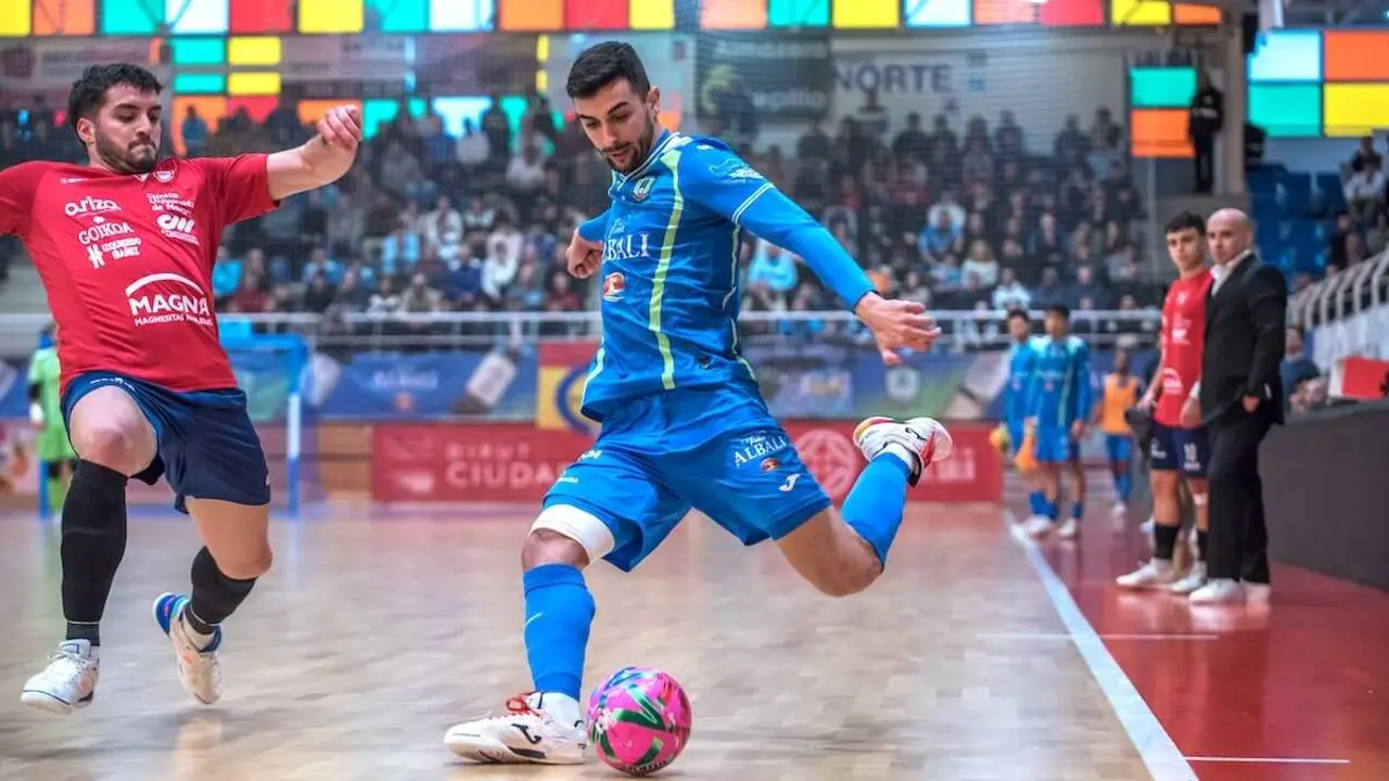 El Vi&ntilde;a Albali Valdepe&ntilde;as vuelve a sonre&iacute;r con una goleada coral al Osasuna (5-1)