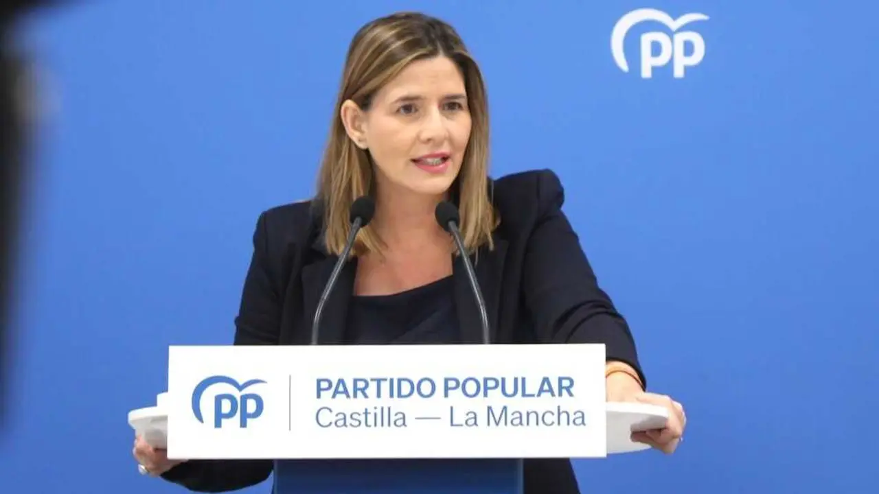 La secretaria general del PP de Castilla-La Mancha y portavoz parlamentaria, Carolina Agudo, durante la rueda de prensa que ha ofrecido en la sede de los 'populares' en Toledo