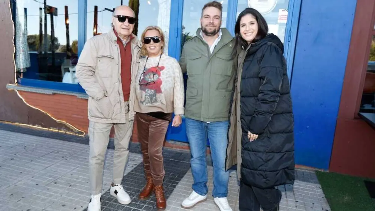 En la imagen Carmen Borrego junto a su marido Jos&eacute; Carlos, su hijo Jos&eacute; Mar&iacute;a Almoguera y su nuera Mar&iacute;a