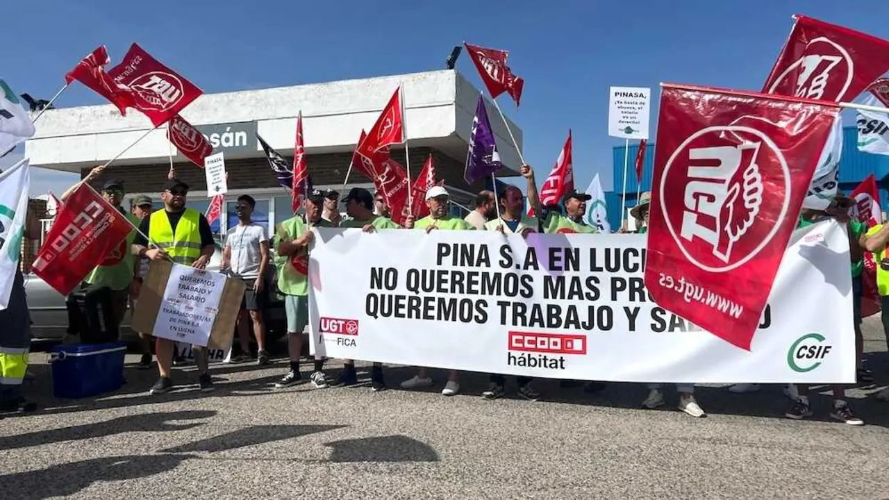 En la imagen de archivo trabajadores de Pina S.A. (Grupo Los&aacute;n) en Cuenca durante una protesta - Fotograf&iacute;a Cadena SER