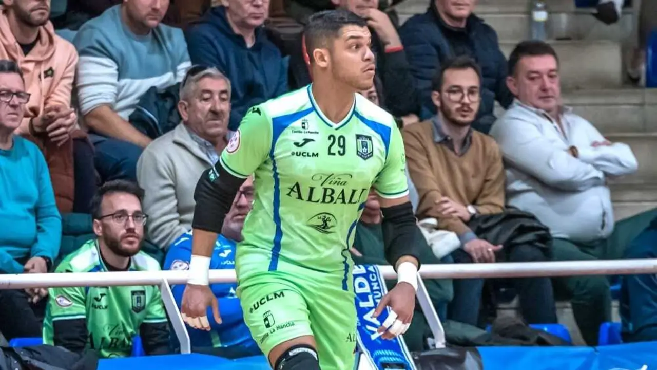 Vandeson renueva hasta el 2028 con el Valdepe&ntilde;as y sale cedido al Kairat Almaty