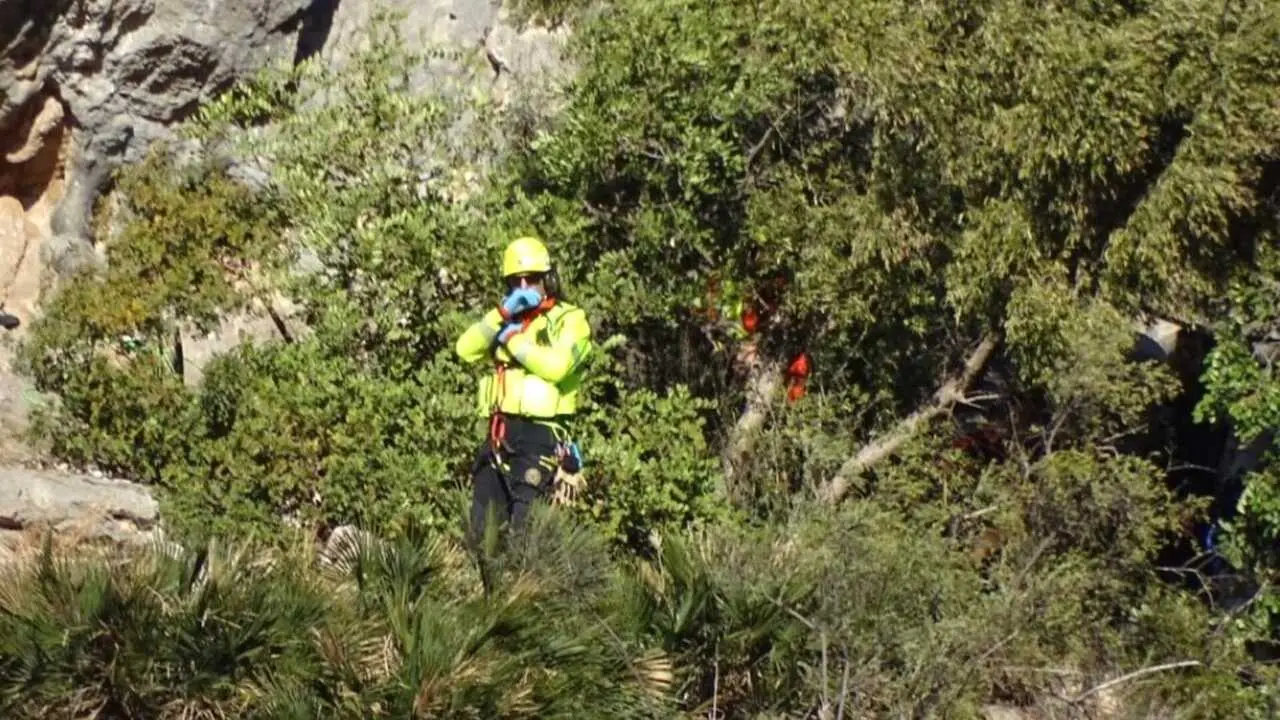 rescate, cad&aacute;ver, barranco, paraje, ca&iacute;da, accidente, senderista, monta&ntilde;ero, b&uacute;squeda,