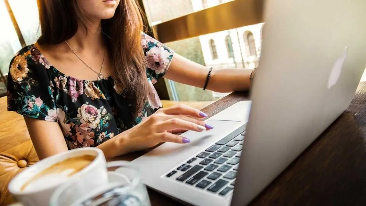 Castilla-La Mancha abre los procesos de admisi&oacute;n de la FP en modalidad virtual y de los cursos de especializaci&oacute;n a partir del 2 de julio, teletrabajo, curso, formaci&oacute;n,