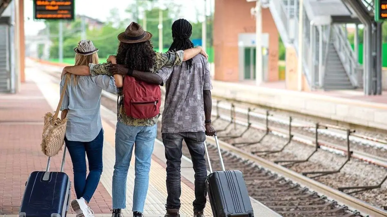 transporte, viajeros, j&oacute;venes, juventud, trenes, tren, renfe, turistas, turismo, viajes,