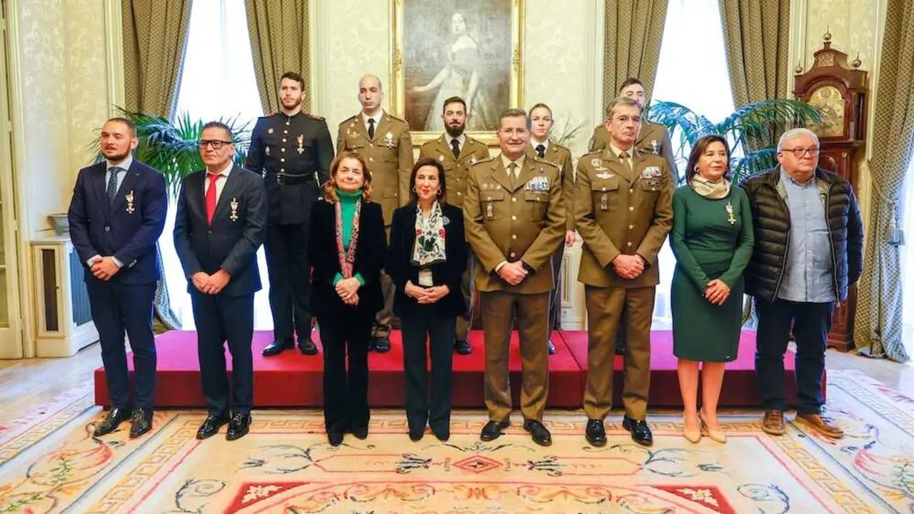 Defensa condecora a alcaldes de Letur y Mira, entre otros, por su apoyo al Ej&eacute;rcito en la dana