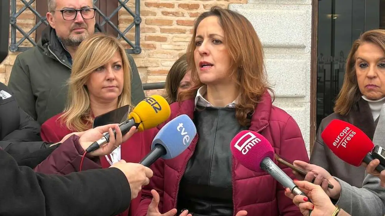 La vicesecretaria general del PSOE de Castilla-La Mancha y eurodiputada, Cristina Maestre, atendiendo a los medios este jueves tras reunirse con Asaja y UPA