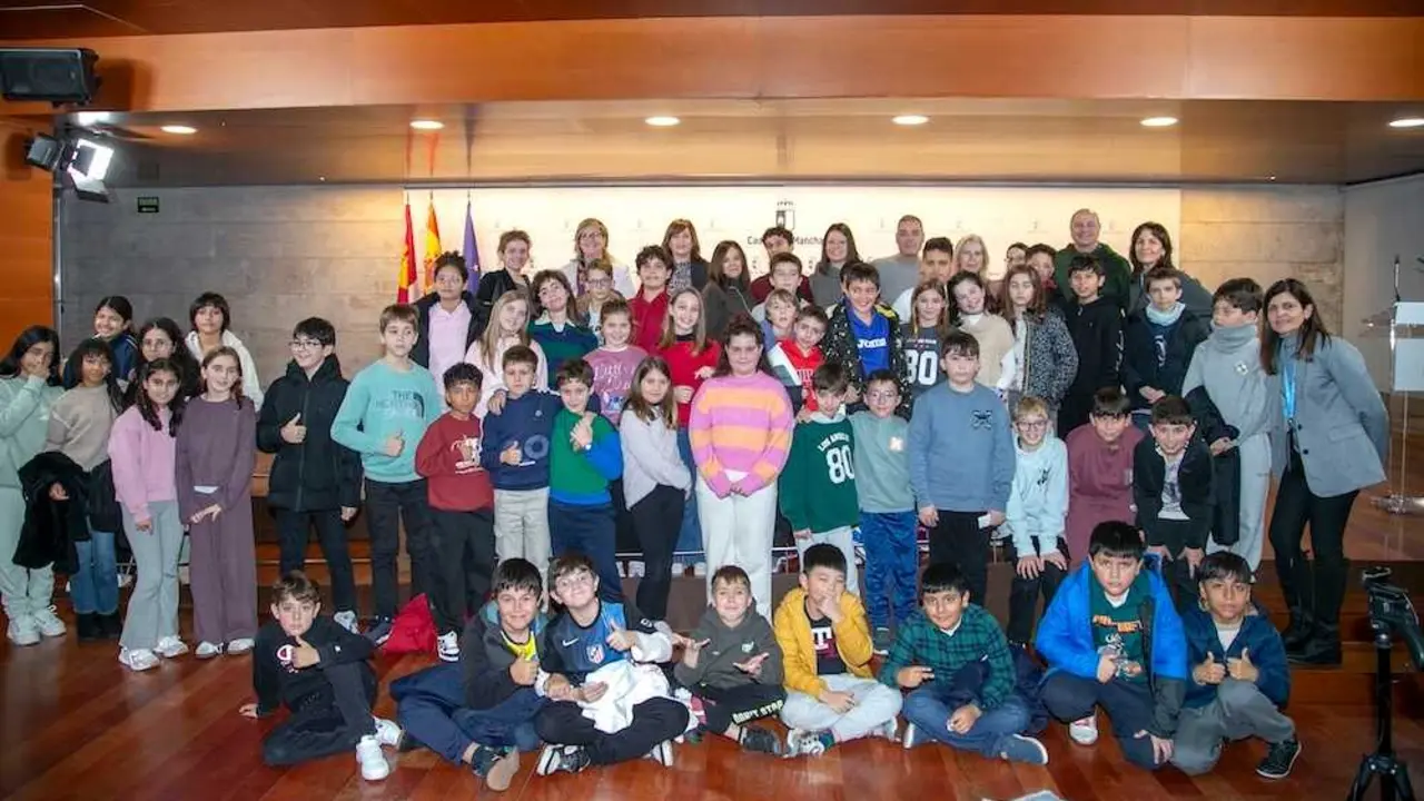 La consejera de Bienestar Social, B&aacute;rbara Garc&iacute;a Torijano, ha participado en un acto informativo con alumnos y alumnas del CEIP &lsquo;Alfonso VI&rsquo;, que ha tenido lugar en el sal&oacute;n de actos de la Consejer&iacute;a de Bienestar Social.