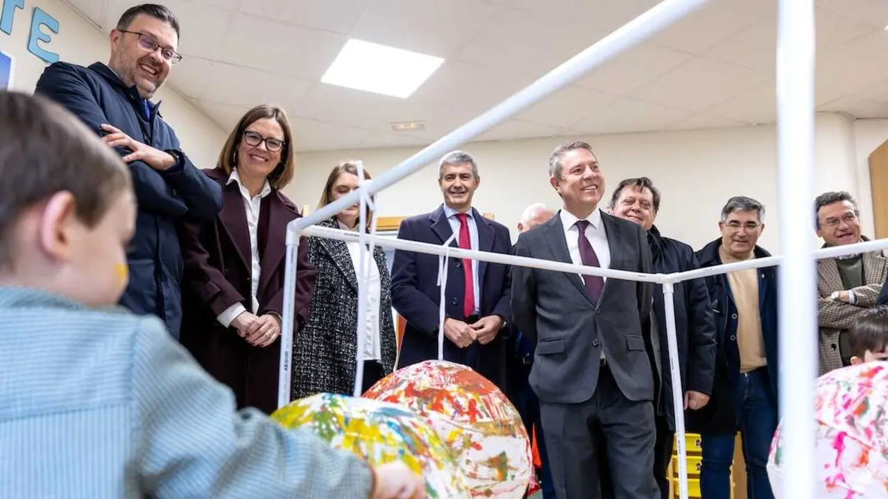El presidente de Castilla-La Mancha, Emiliano Garc&iacute;a-Page, inaugura la ampliaci&oacute;n de la Escuela Infantil &lsquo;Los Cotos&rsquo; de Cobisa (Toledo)