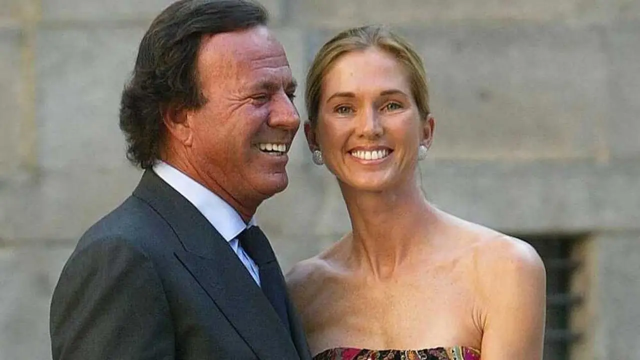 En la imagen de archivo Julio Iglesias junto a su pareja Miranda