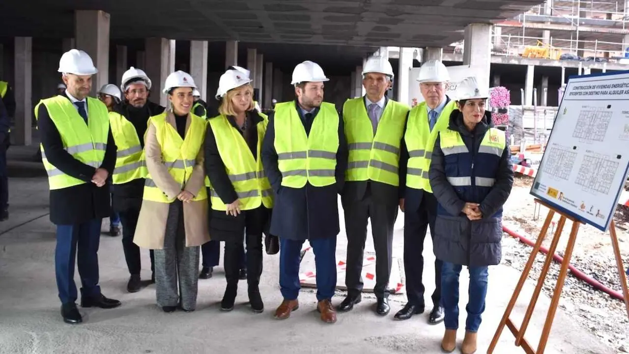 Ka ministra de Vivienda y Agenda Urbana, Isabel Rodr&iacute;guez, durante su visita a una promoci&oacute;n de 159 viviendas de alquiler asequible en Illescas (Toledo)