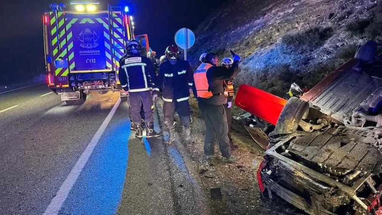 accidente de tr&aacute;fico, salirse de la v&iacute;a y volcar, salida de v&iacute;a, volcado, choque, colisi&oacute;n