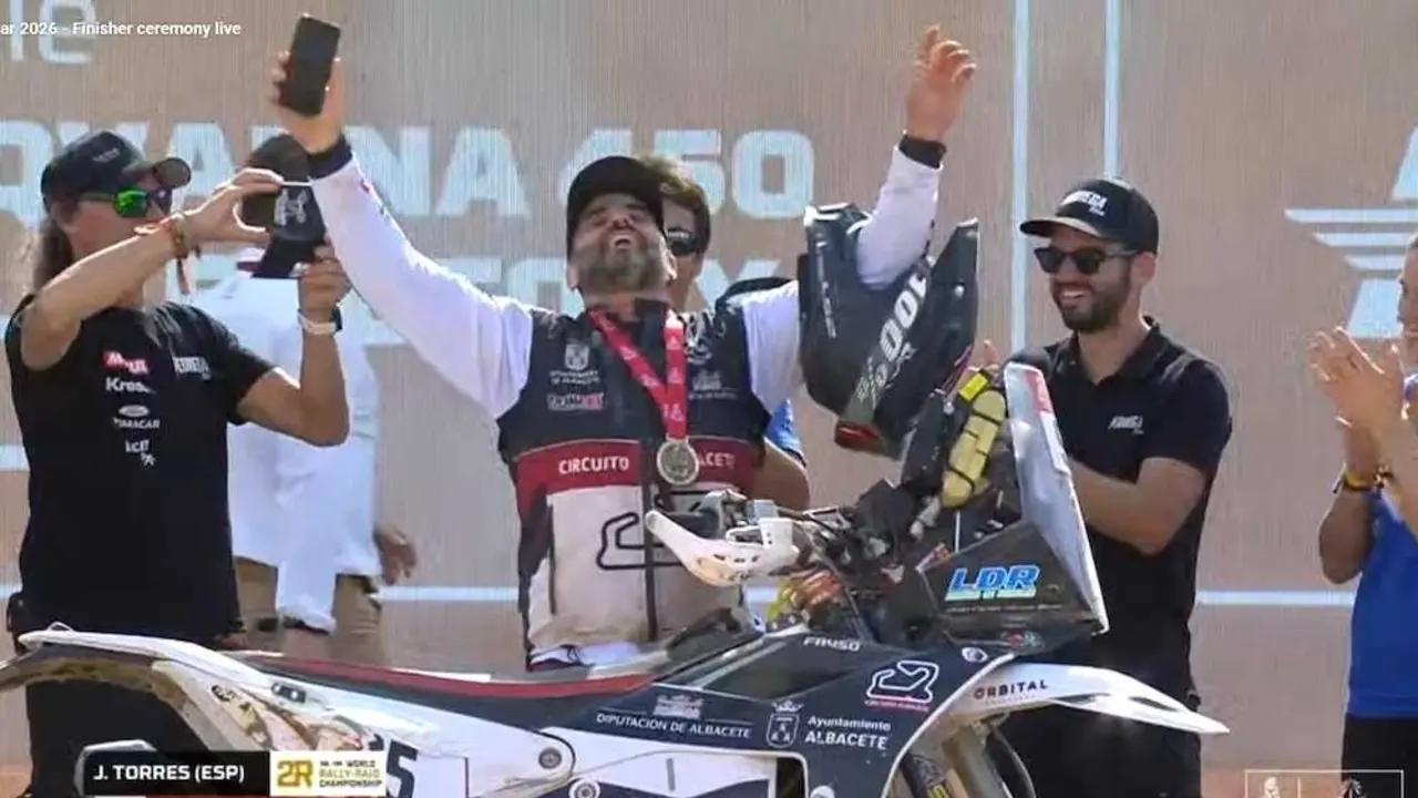 El albacete&ntilde;o Juan Carlos Torres hace historia al completar el Rally Dakar 2026