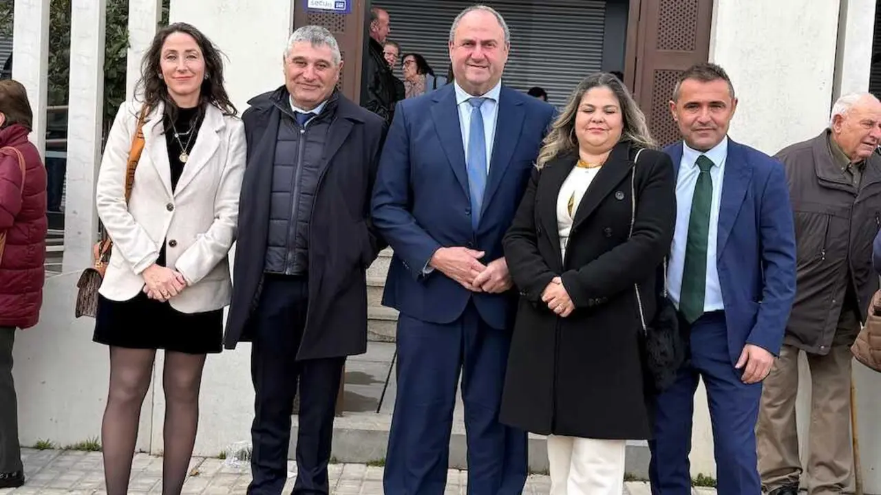 El consejero de Agricultura, Ganader&iacute;a y Desarrollo Rural, Juli&aacute;n Mart&iacute;nez Liz&aacute;n, ha participado este s&aacute;bado en la comida de hermandad de la Cooperativa Ganadera AVICON de Consuegra (Toledo) con motivo de San Ant&oacute;n