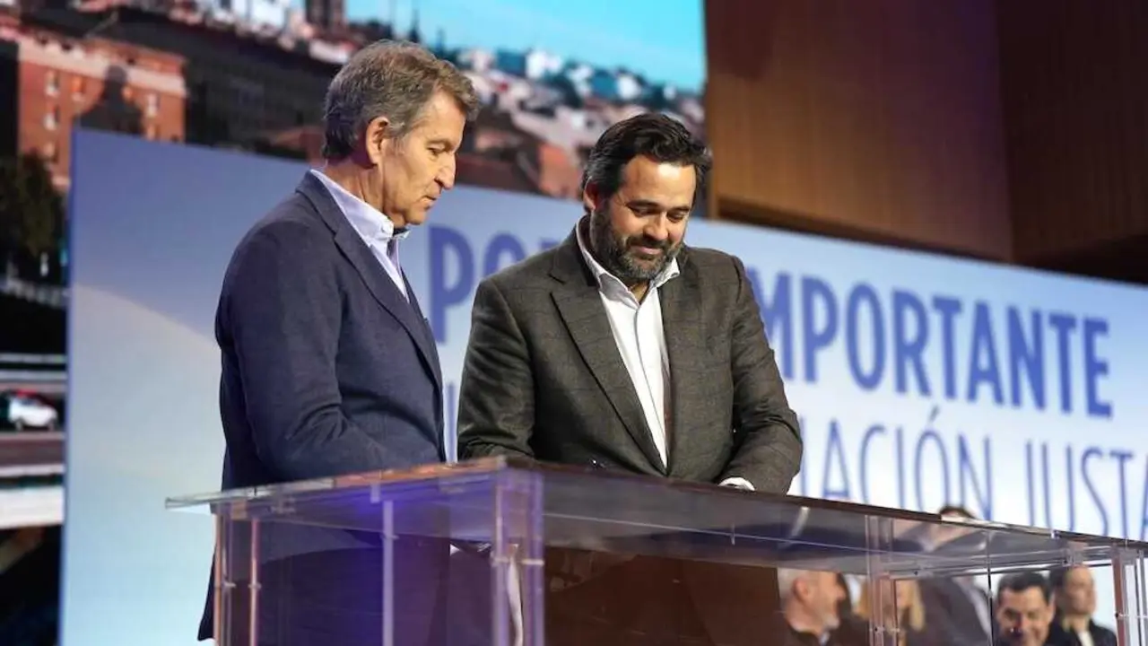 El presidente del PP de Castila-La Mancha, Paco N&uacute;&ntilde;ez, firma la denominada &lsquo;Declaraci&oacute;n de Zaragoza&rsquo; junto Alberto N&uacute;&ntilde;ez Feij&oacute;o