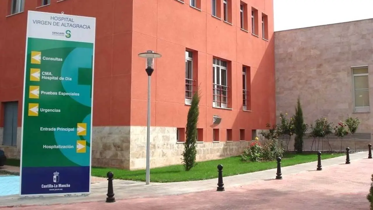 En la imagen de archivo el Hospital 'Virgen de Altagracia' de Manzanares (Ciudad Real) donde ha sido trasladado el trabajador herido