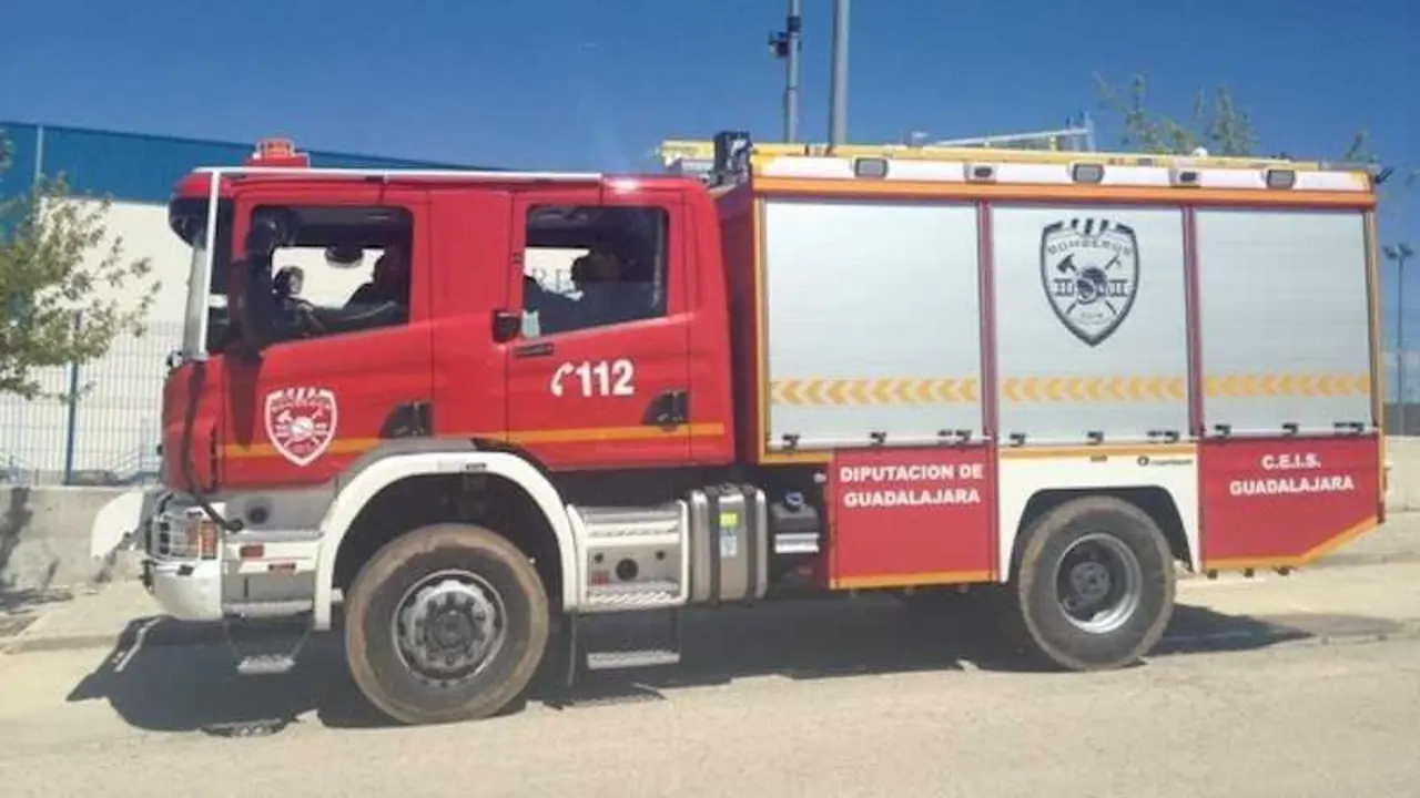 En la imagen de archivo una dotaci&oacute;n de bomberos del CEIS de Guadalajara